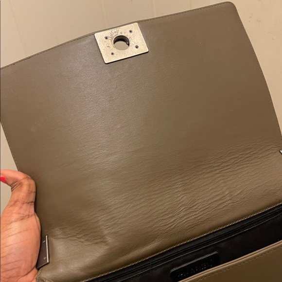 Authentic Chanel, please check all picture of condition - Picture 10 of 17